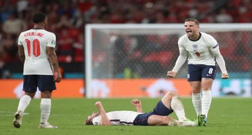 سترلينج: نريد صنع التاريخ مع المنتخب الإنجليزي